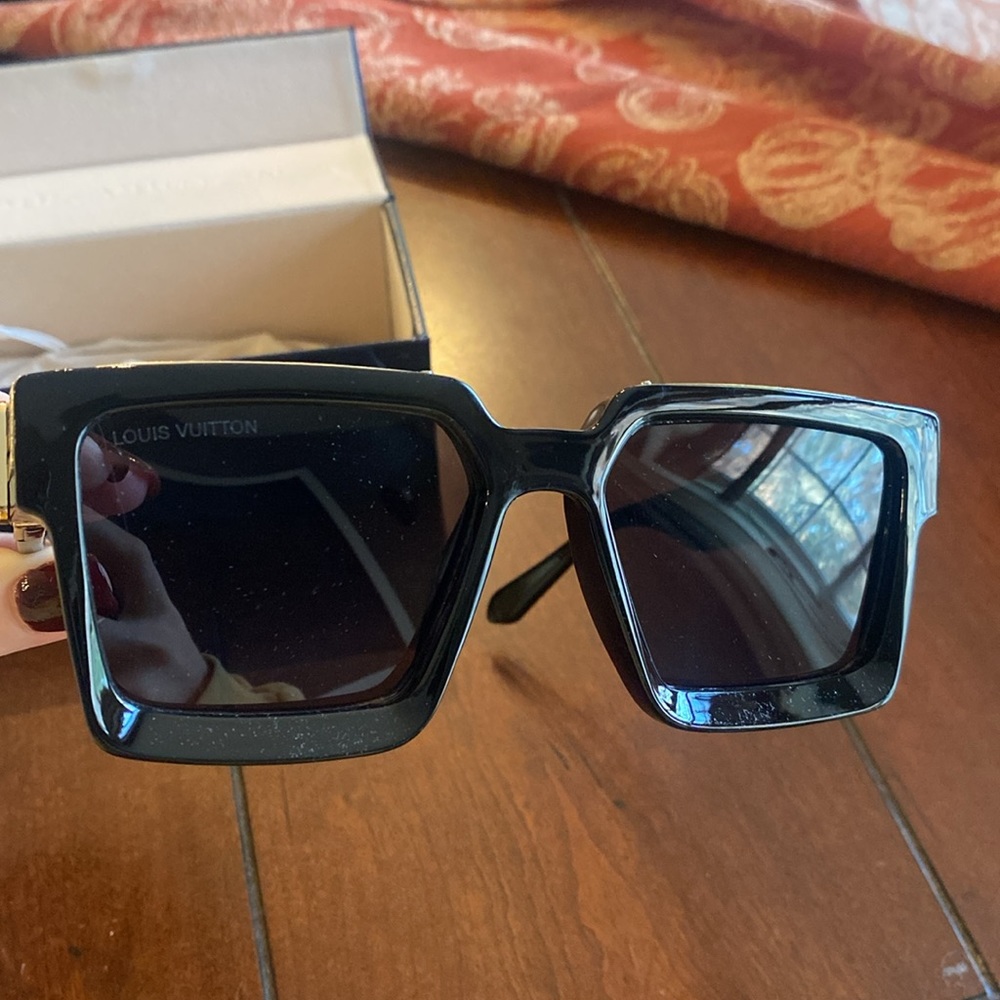 LV sunglasses - Picture 5 of 6